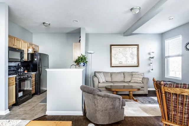 $189,900 | 6220 Bishops Pond Lane, Indianapolis, IN 46268