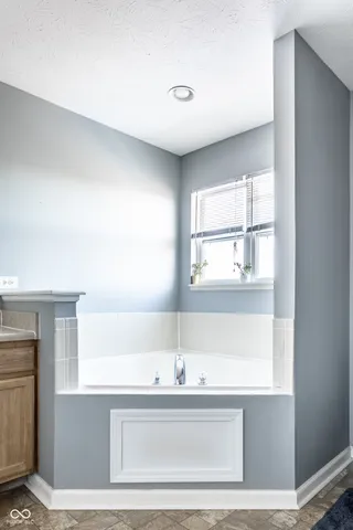 $189,900 | 6220 Bishops Pond Lane, Indianapolis, IN 46268