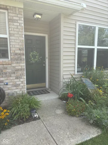 $189,900 | 6220 Bishops Pond Lane, Indianapolis, IN 46268