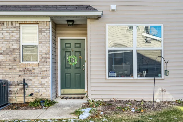 $189,900 | 6220 Bishops Pond Lane, Indianapolis, IN 46268