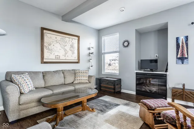 $189,900 | 6220 Bishops Pond Lane, Indianapolis, IN 46268