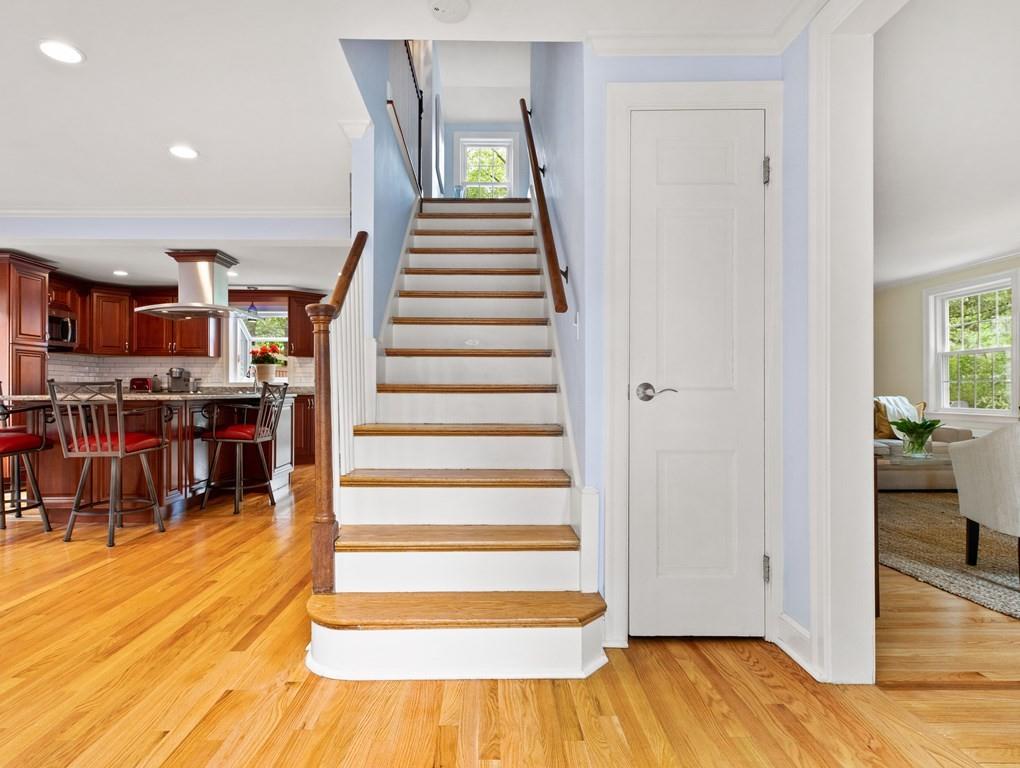 42 Shirley Road Wellesley, MA 02482 - Photo 4 of 23
