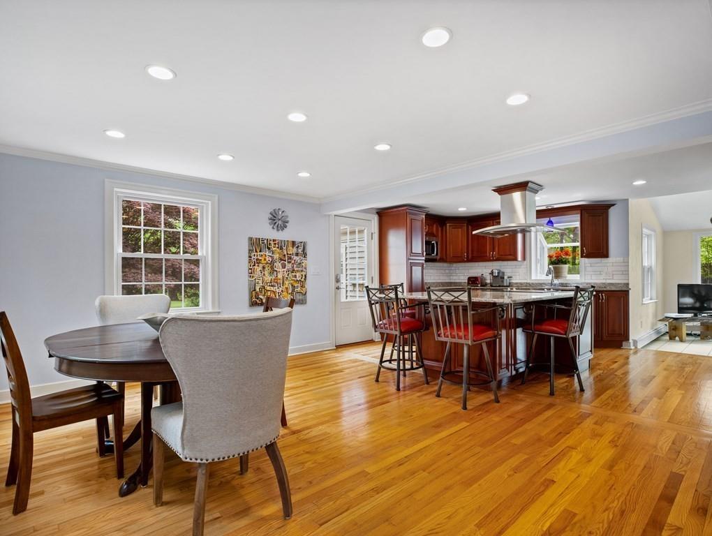 42 Shirley Road Wellesley, MA 02482 - Photo 8 of 23