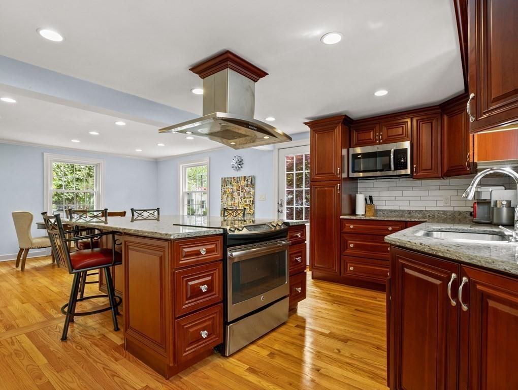 42 Shirley Road Wellesley, MA 02482 - Photo 9 of 23
