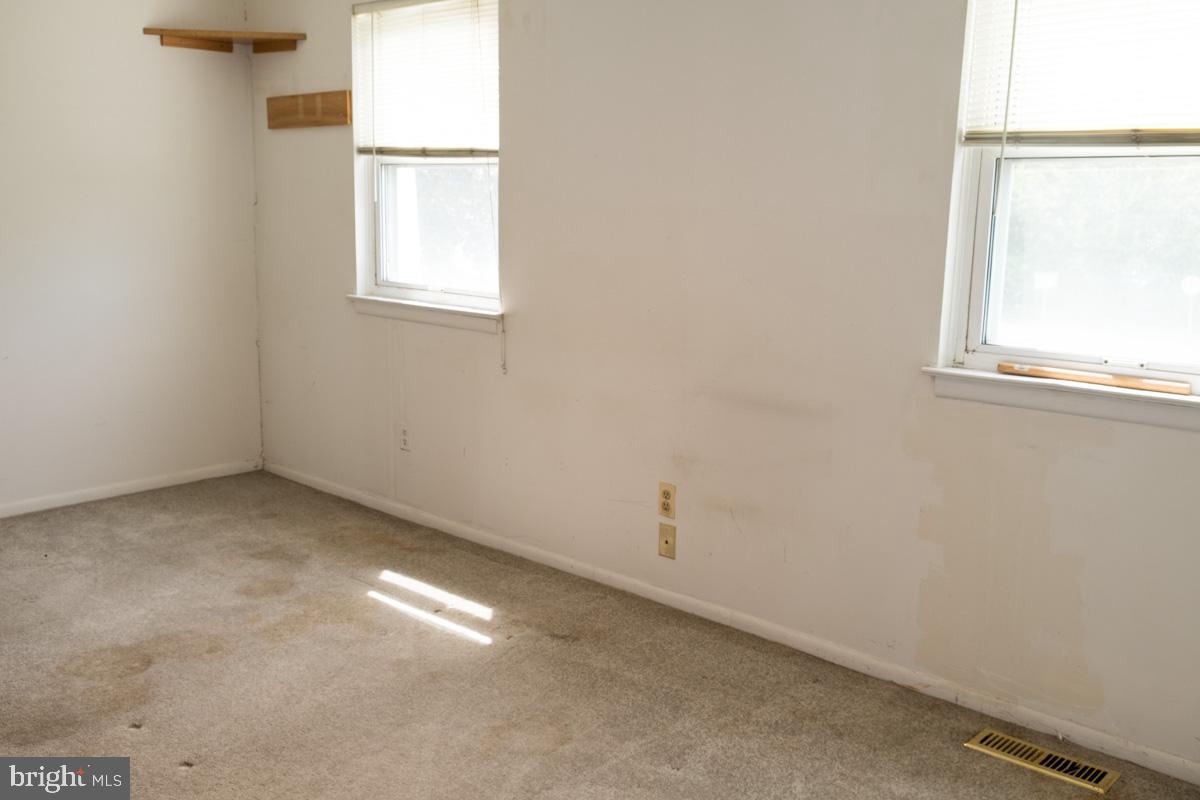 1597 Lynch Road Baltimore, MD 21222 - Photo 16 of 27 Front Master bedroom