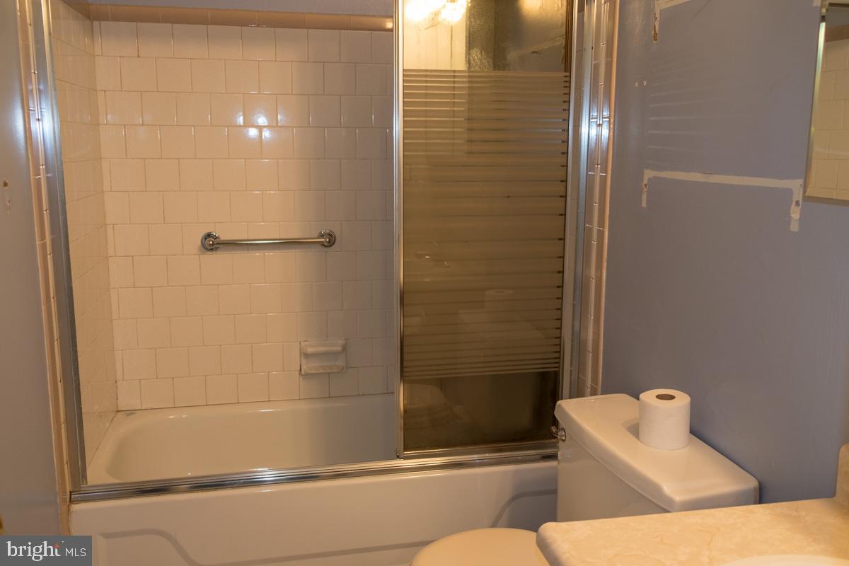 1597 Lynch Road Baltimore, MD 21222 - Photo 18 of 27 2nd level Bathroom