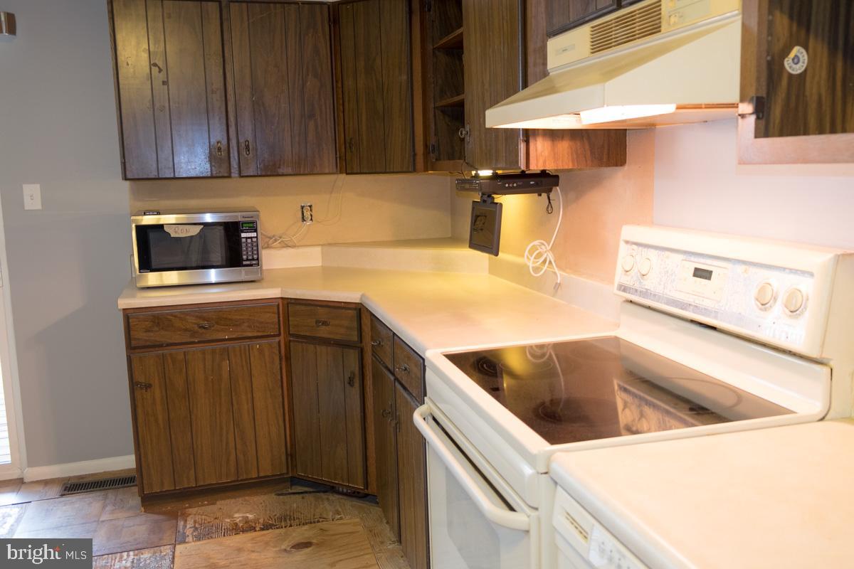 1597 Lynch Road Baltimore, MD 21222 - Photo 3 of 27 Kitchen detail