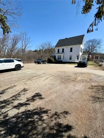 $2,000 | 834 Main Street, Unit 3, Hopkinton, NH 03229