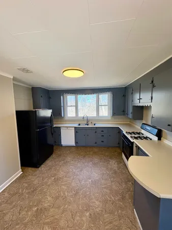 $2,000 | 834 Main Street, Unit 3, Hopkinton, NH 03229