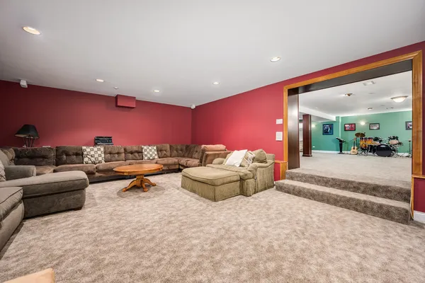 a black and white photo of a living room