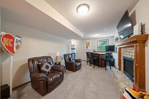 $405,000 | 9400 North Campbell Court, Kansas City, MO 64155