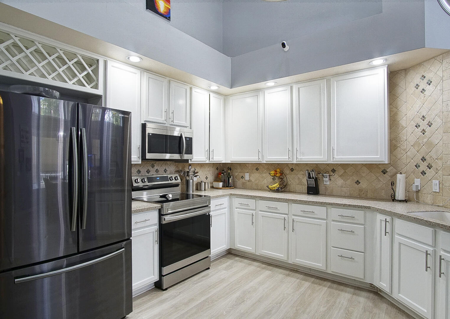 1581 Southwest Harbour Isles Circle, Unit 58 Port St. Lucie, FL 34986 - Photo 3 of 38 a kitchen with stainless steel appliances a refrigerator stove and sink