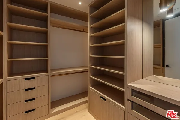 $32,000 | 9455 Eden Drive, Beverly Hills, CA 90210