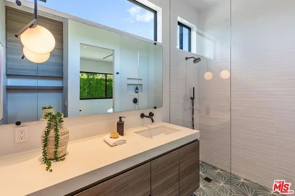 $32,000 | 9455 Eden Drive, Beverly Hills, CA 90210