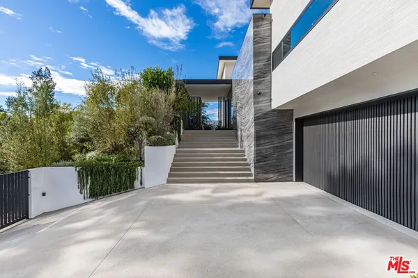 $32,000 | 9455 Eden Drive, Beverly Hills, CA 90210