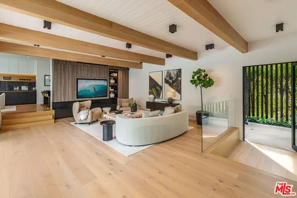 $32,000 | 9455 Eden Drive, Beverly Hills, CA 90210