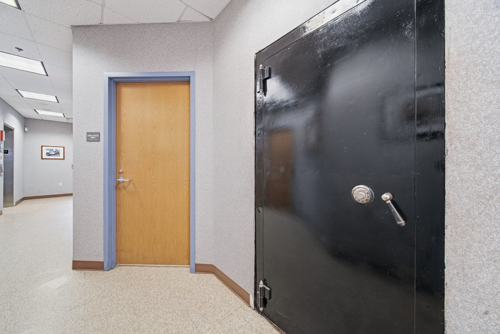 921 South State Street Lockport, IL 60441 - Photo 17 of 28 a view of a bathroom