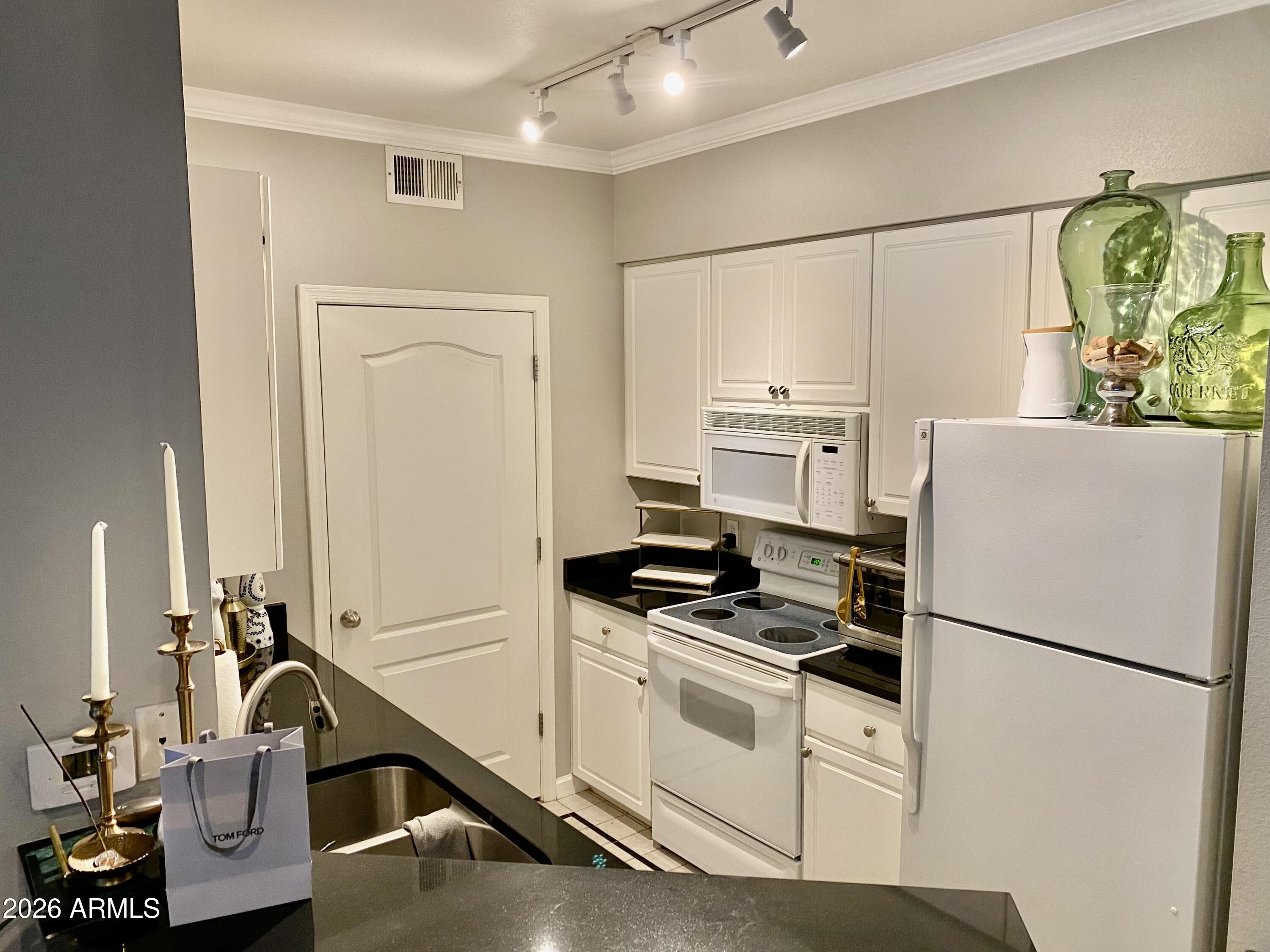 1701 East Colter Street, Unit 161 Phoenix, AZ 85016 - Photo 5 of 15 IMG_4221