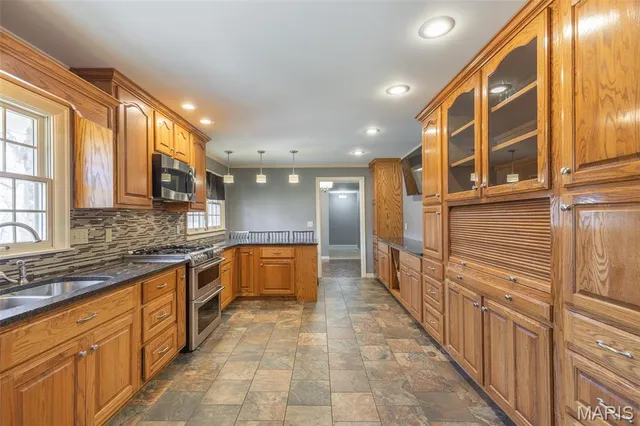 $425,000 | 2035 King Road, Poplar Bluff, MO 63901