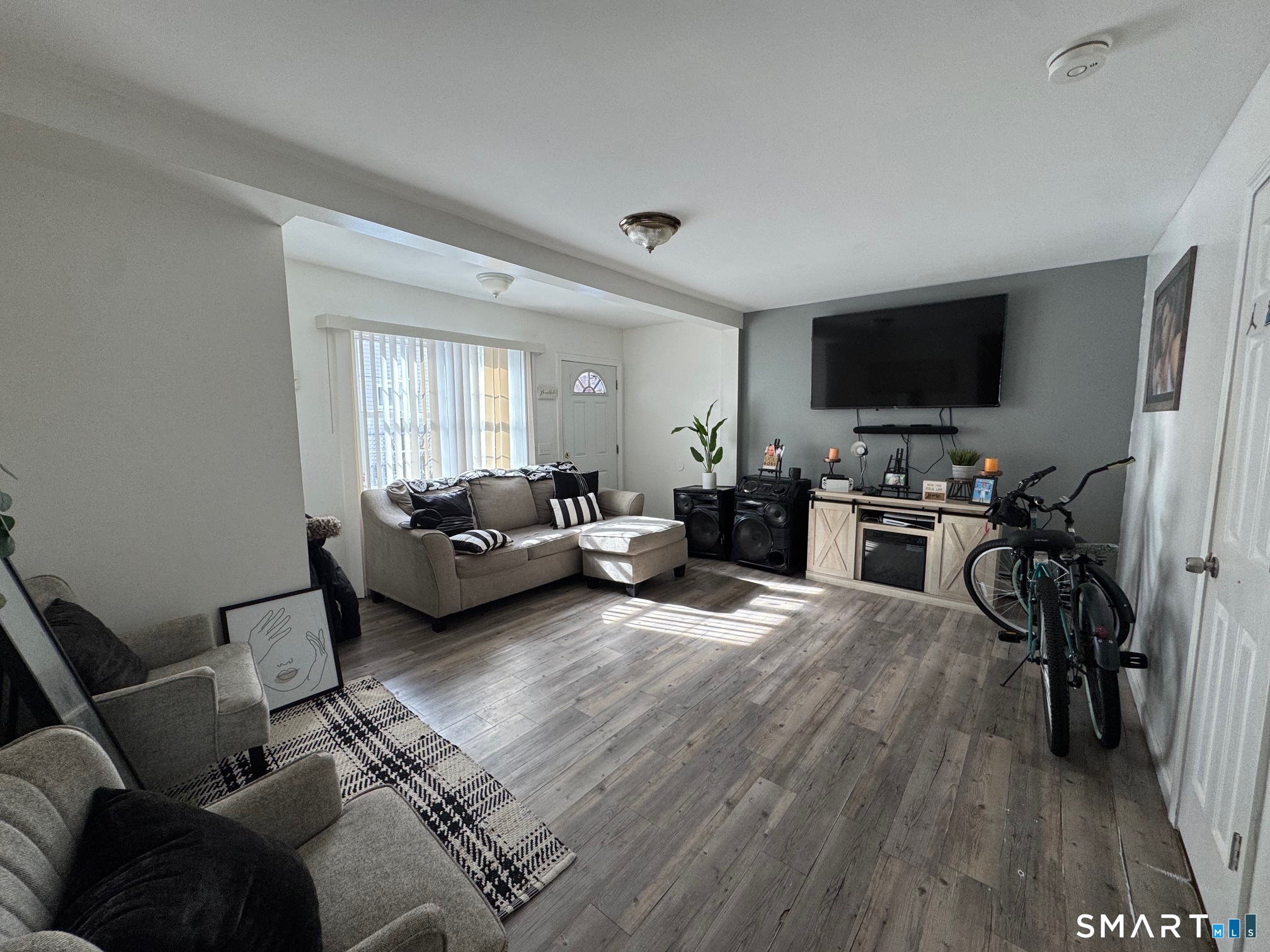 24 Lester Street Ansonia, CT 06401 - Photo 5 of 26