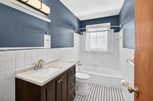 $2,100 | 5844 Washburn Avenue South, Unit 2, Minneapolis, MN 55410