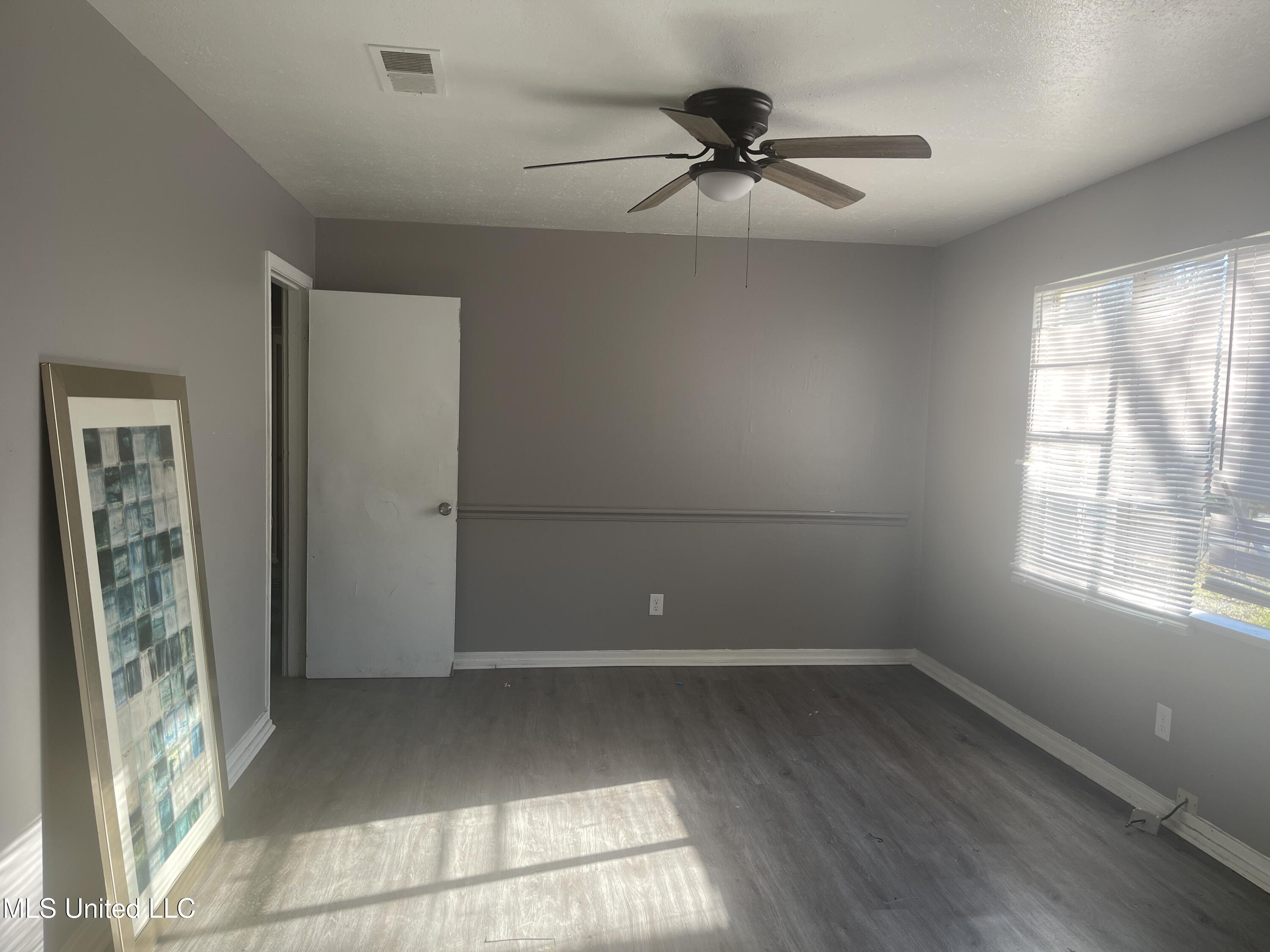 1110 Maria Drive Jackson, MS 39204 - Photo 5 of 11 IMG_2981