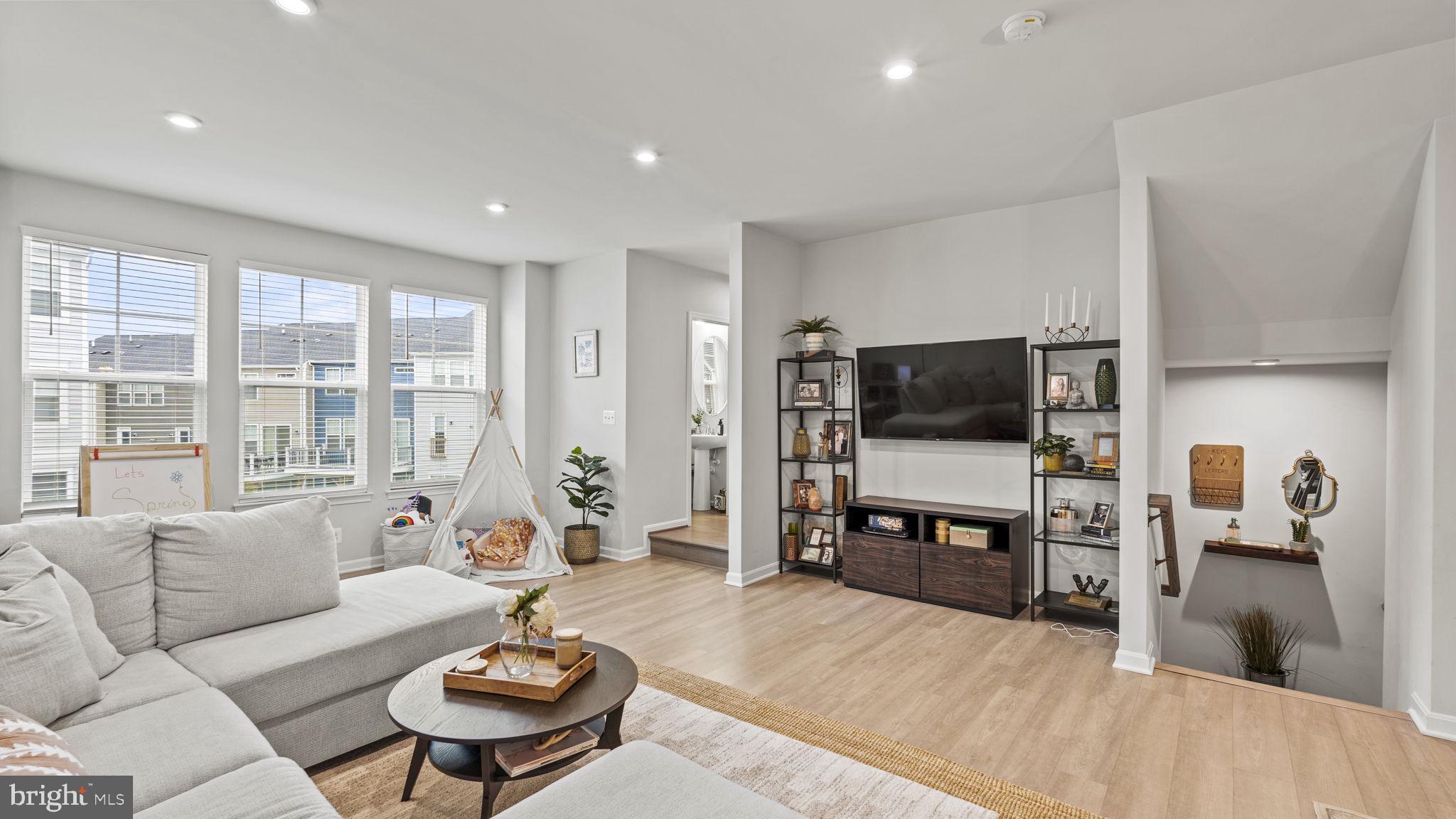 18283 Summit Pointe Drive Triangle, VA 22172 - Photo 6 of 41