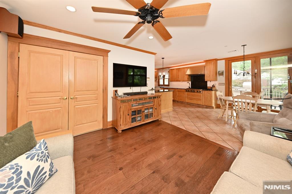 8 Myrtle Street Montvale, NJ 07645 - Photo 20 of 38