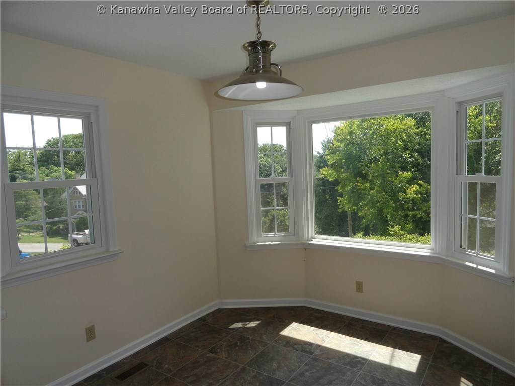 528 Ridgewood Road Huntington, WV 25701 - Photo 8 of 29 Gallery Image 8