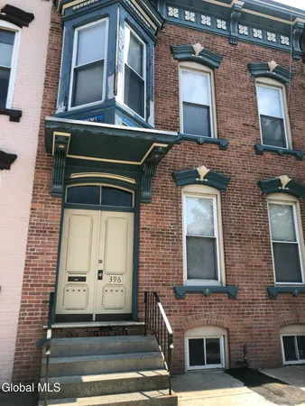 $1,350 | 396 1st Street, Unit 1, Troy, NY 12180