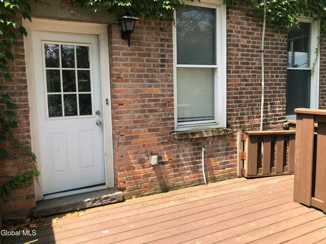 $1,350 | 396 1st Street, Unit 1, Troy, NY 12180