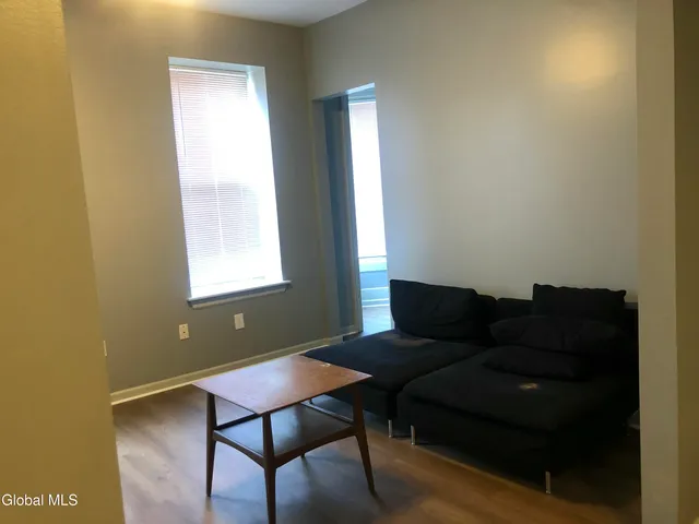 $1,350 | 396 1st Street, Unit 1, Troy, NY 12180