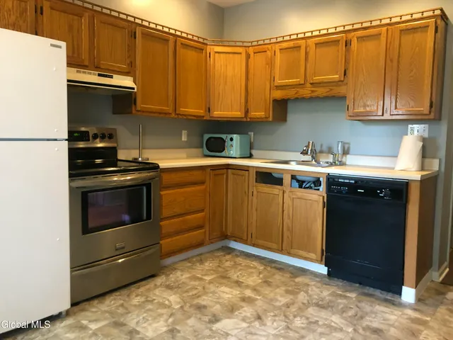 $1,350 | 396 1st Street, Unit 1, Troy, NY 12180