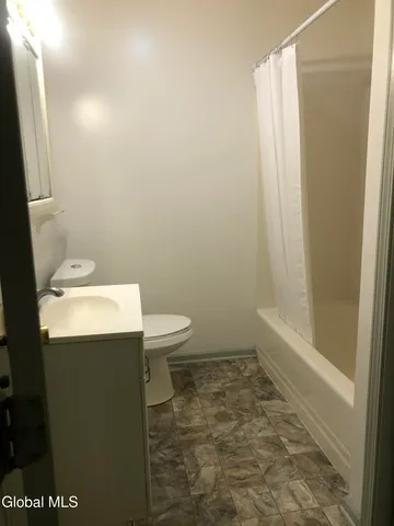 $1,350 | 396 1st Street, Unit 1, Troy, NY 12180