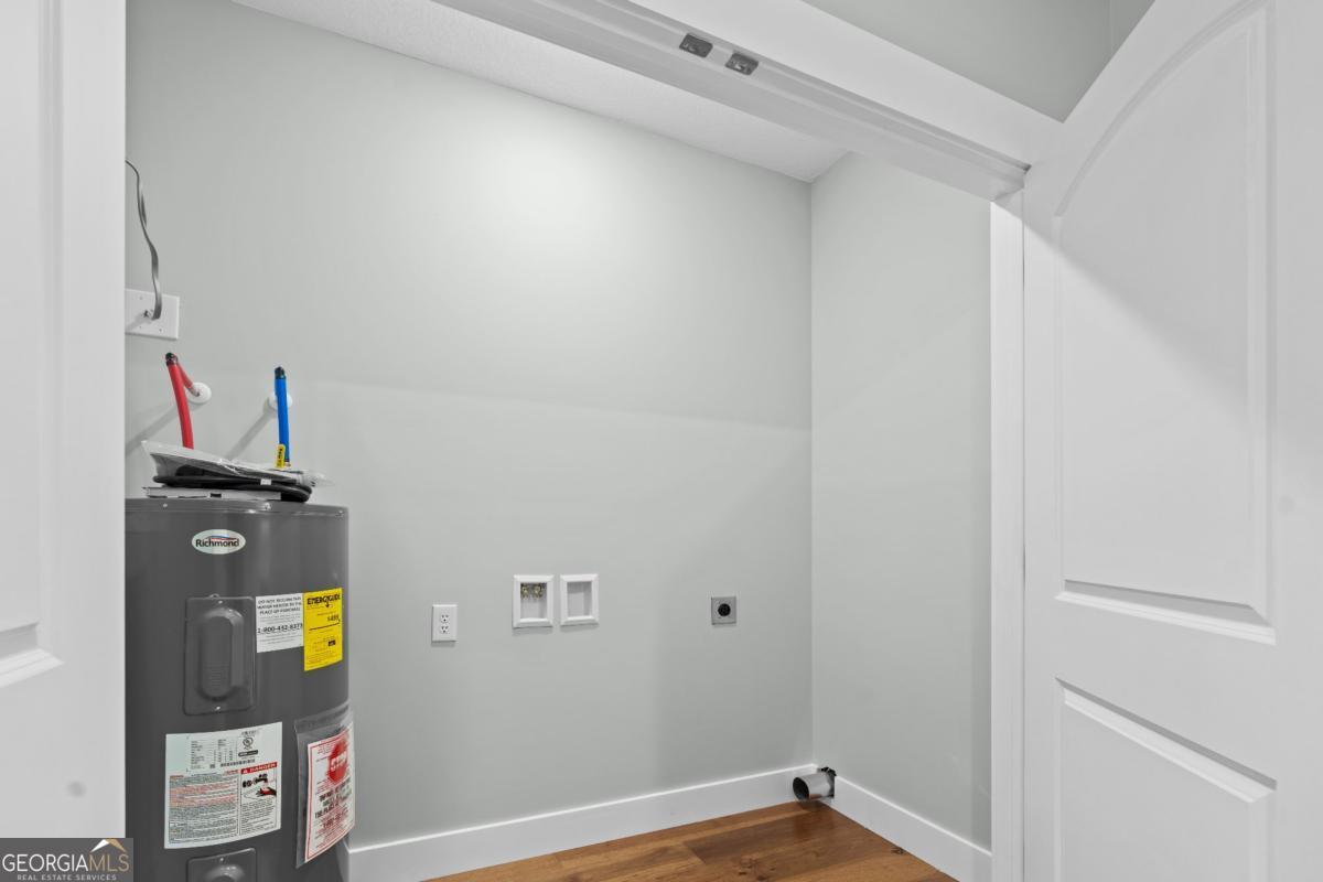 596 Beach Road Baxley, GA 31513 - Photo 8 of 17 a view of an entryway with front door