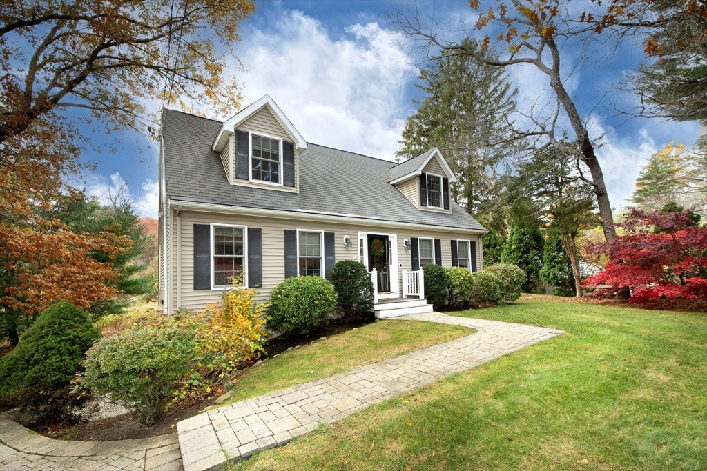 21 Union Street Marshfield, MA 02050 - Photo 3 of 31 a front view of a house with a yard
