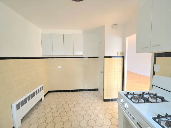 $1,800 | 1100 North Harlem Avenue, Unit 1, River Forest, IL 60305