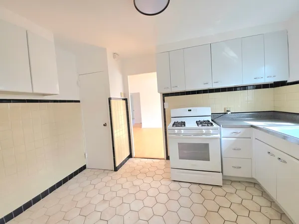 $1,800 | 1100 North Harlem Avenue, Unit 1, River Forest, IL 60305