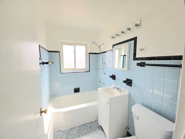 $1,800 | 1100 North Harlem Avenue, Unit 1, River Forest, IL 60305