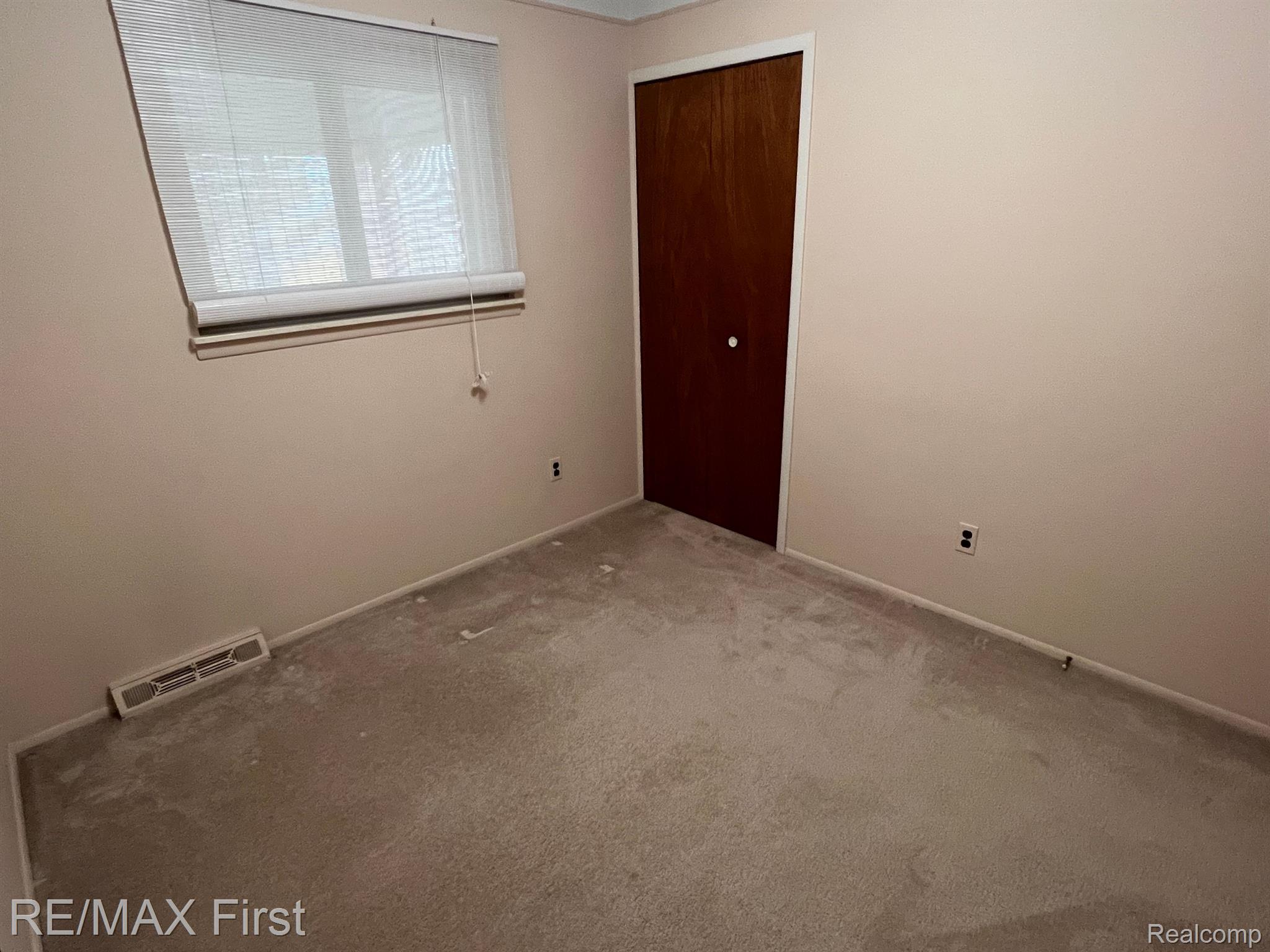 2336 Common Road Warren, MI 48092 - Photo 17 of 25 Gallery Image 17