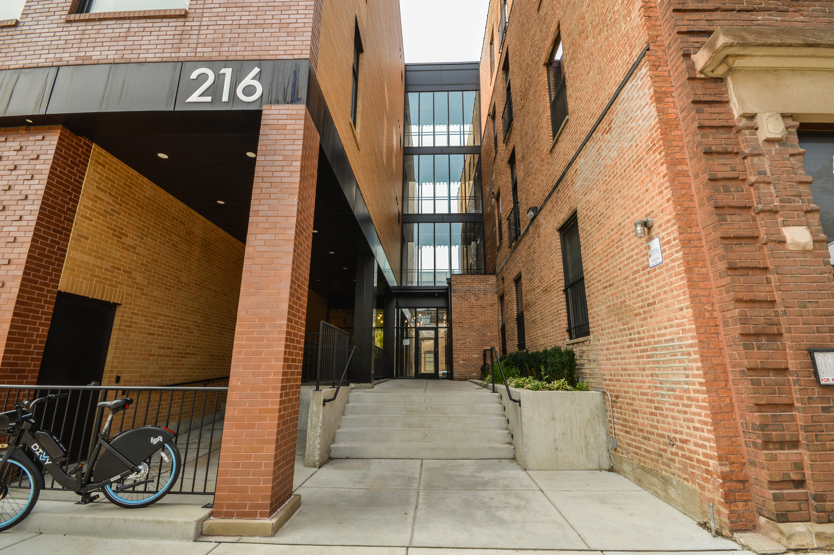 216 North May Street, Unit 101 Chicago, IL 60607 - Photo 2 of 20 a view of entryway with a wall