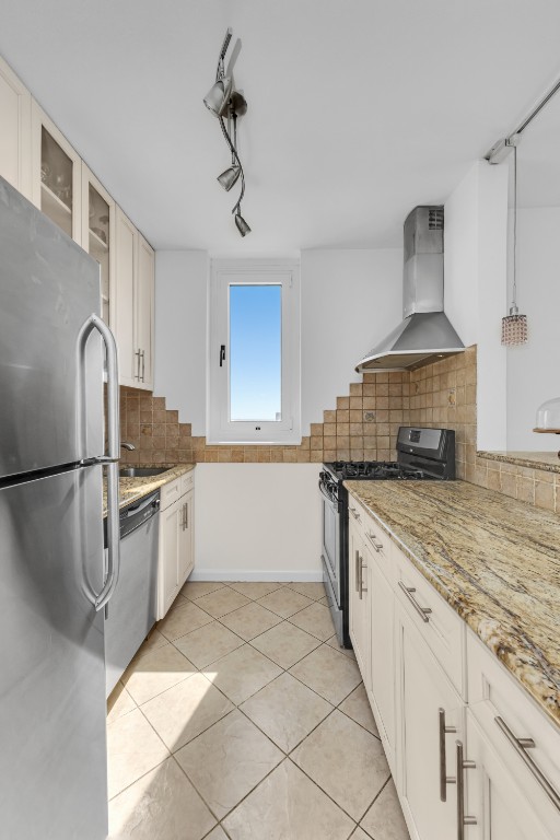 200 East 89th Street, Unit 37D Manhattan, NY 10128 - Photo 15 of 35 a kitchen with granite countertop a sink stove and refrigerator