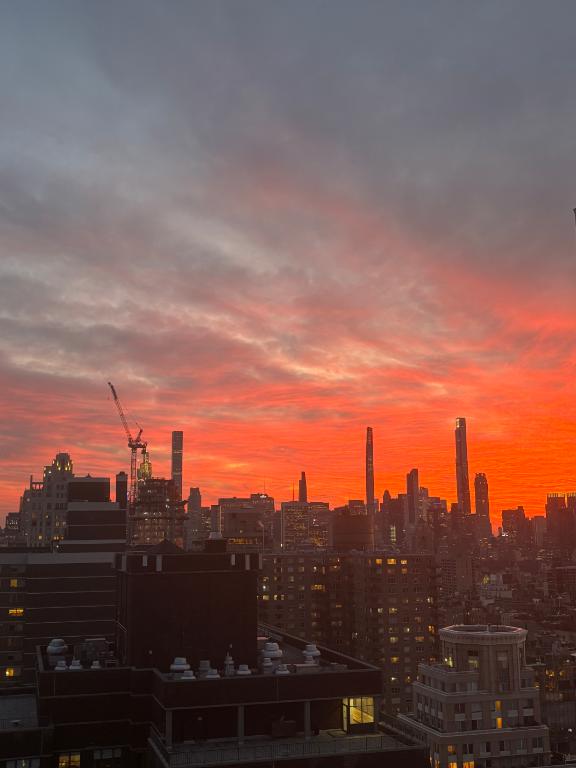 200 East 89th Street, Unit 37D Manhattan, NY 10128 - Photo 24 of 35 a view of a city