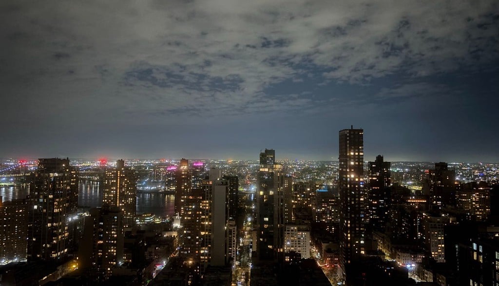 200 East 89th Street, Unit 37D Manhattan, NY 10128 - Photo 32 of 35 a view of city