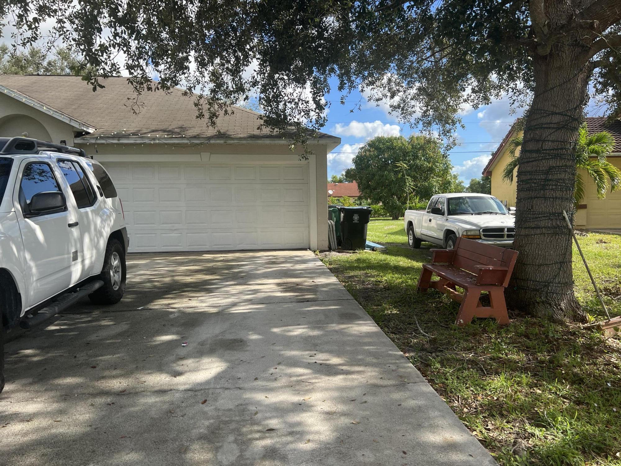 125 Southwest Covington Road Port St. Lucie, FL 34953 - Photo 4 of 16 CF89BEDE-2AEF-4F46-9540-A03042004803