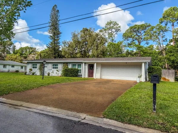 $2,700 | 1115 22nd Court, Vero Beach, FL 32960