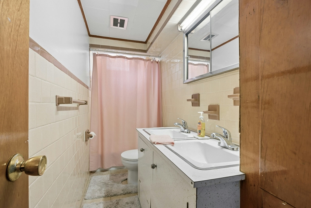 188 Vernon Street Worcester, MA 01607 - Photo 19 of 42