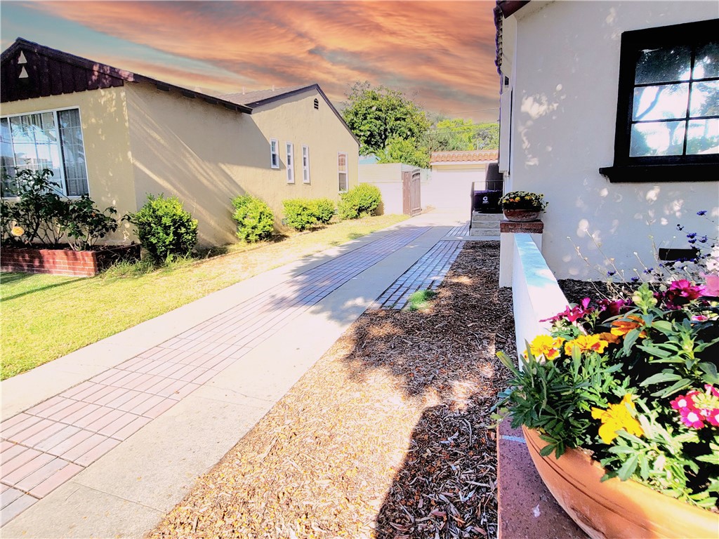 2427 Pine Avenue Long Beach, CA 90806 - Photo 4 of 24 a front view of a house with a yard
