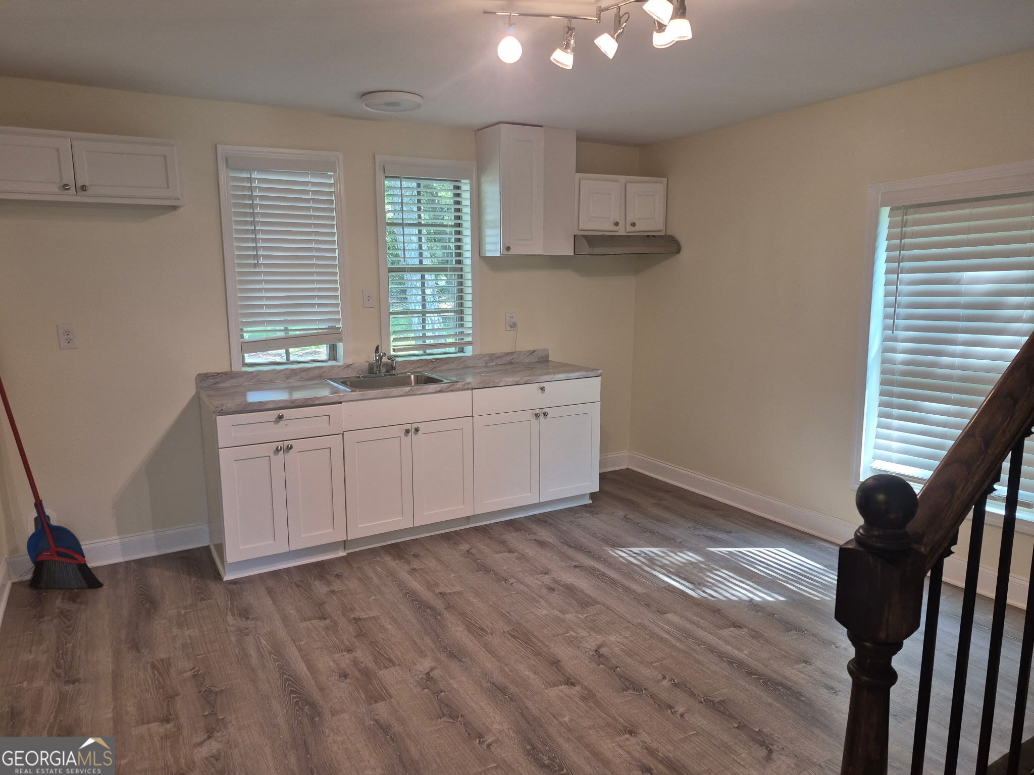 395 South Elm Street Commerce, GA 30529 - Photo 3 of 13