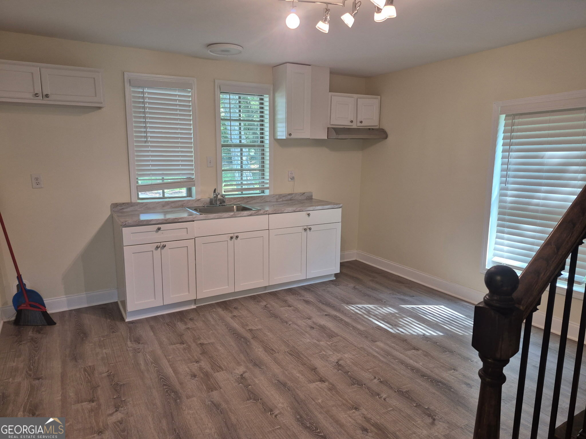 395 South Elm Street Commerce, GA 30529 - Photo 4 of 13